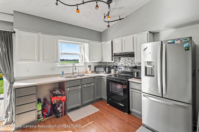 6045 W Plains Road, Eaton Rapids, MI 48827
