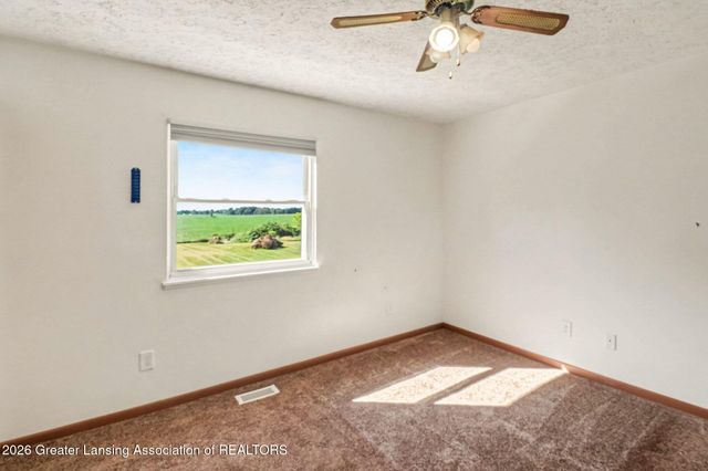 6045 W Plains Road, Eaton Rapids, MI 48827