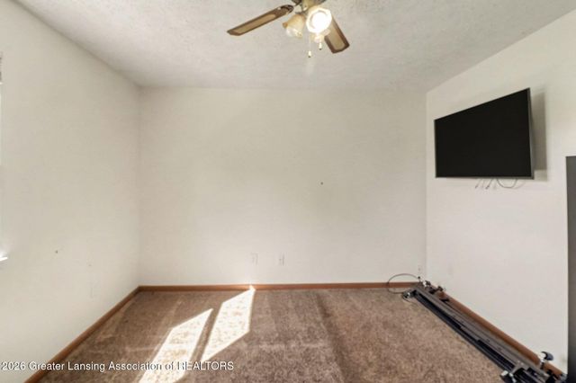6045 W Plains Road, Eaton Rapids, MI 48827