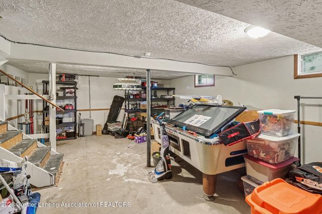 6045 W Plains Road, Eaton Rapids, MI 48827