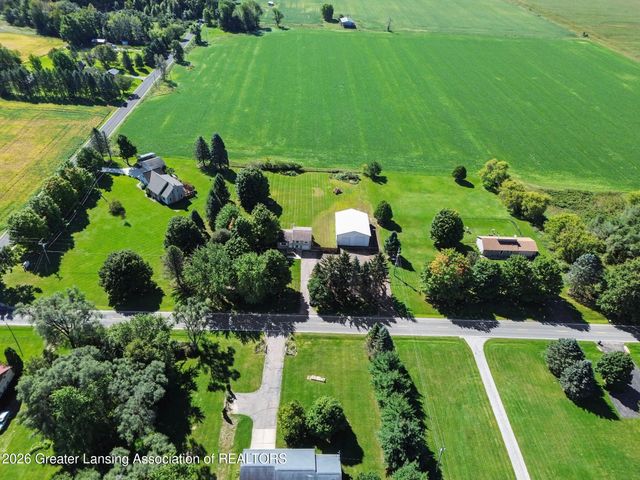 6045 W Plains Road, Eaton Rapids, MI 48827