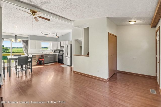 6045 W Plains Road, Eaton Rapids, MI 48827