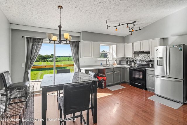 6045 W Plains Road, Eaton Rapids, MI 48827