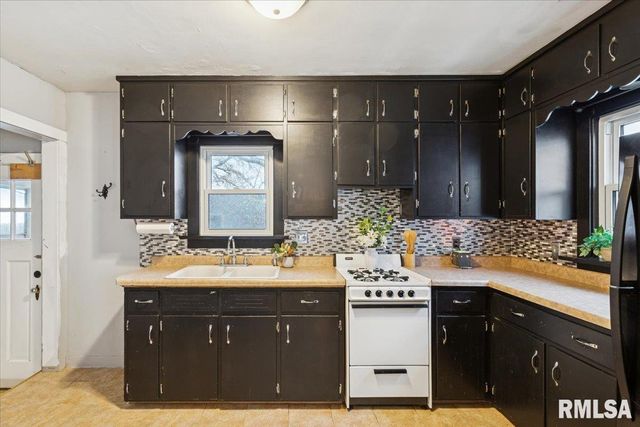 1820 33RD Street, Moline, IL 61265