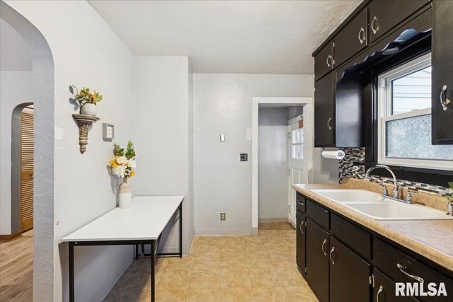 1820 33RD Street, Moline, IL 61265