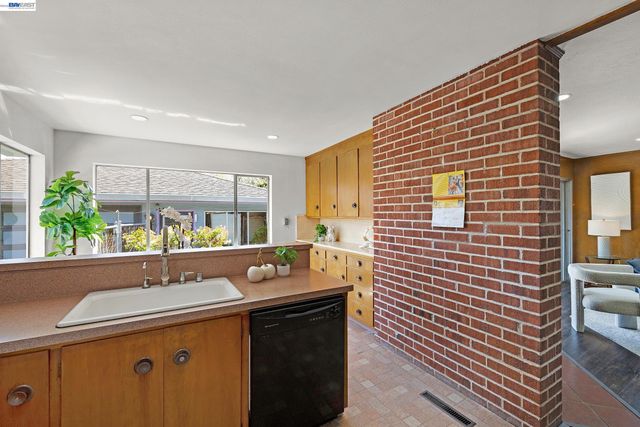 845 Dolores Ave, San Leandro, CA 94577