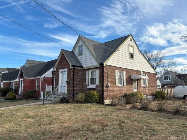 1041 Mosefan Street, Franklin Square, NY 11010