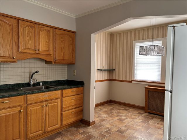 1041 Mosefan Street, Franklin Square, NY 11010