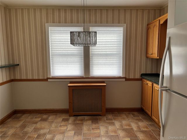 1041 Mosefan Street, Franklin Square, NY 11010