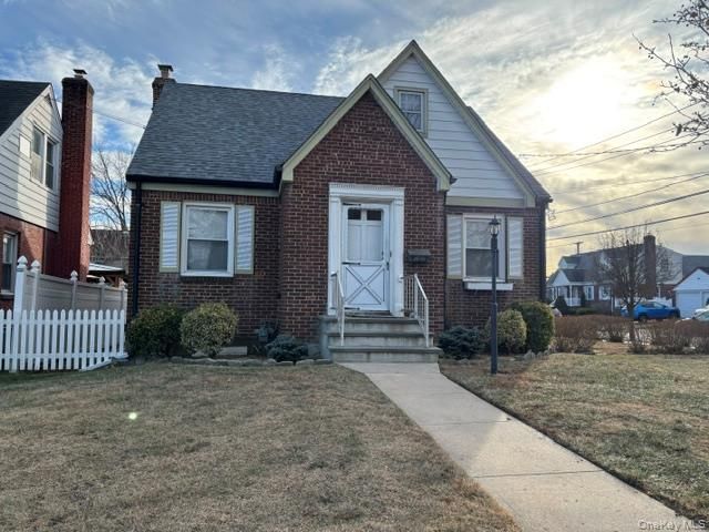 1041 Mosefan Street, Franklin Square, NY 11010