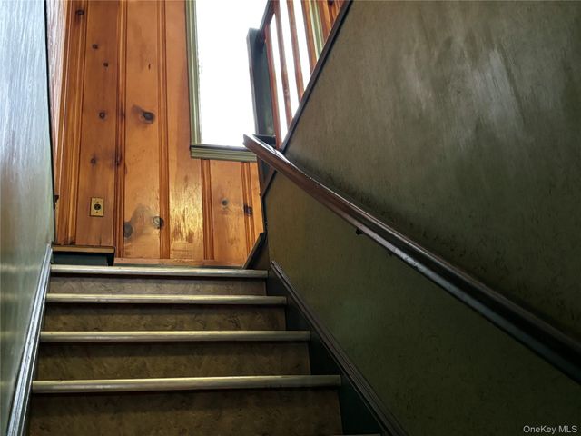 1041 Mosefan Street, Franklin Square, NY 11010