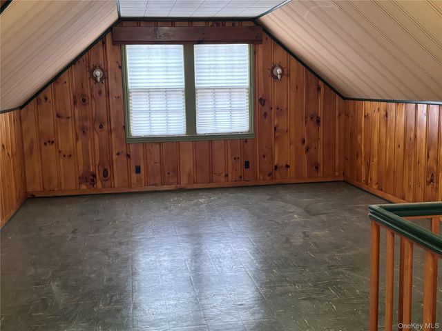 1041 Mosefan Street, Franklin Square, NY 11010