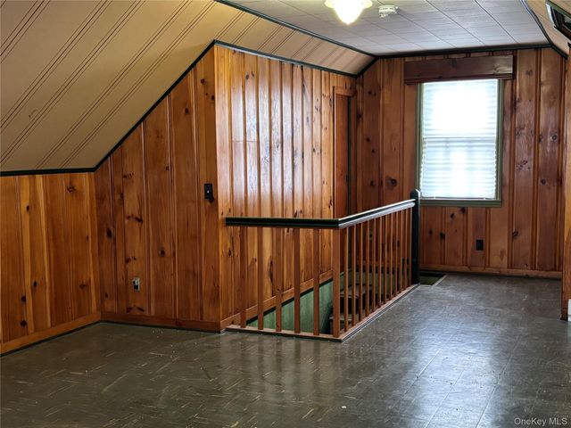 1041 Mosefan Street, Franklin Square, NY 11010