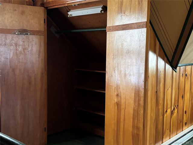 1041 Mosefan Street, Franklin Square, NY 11010