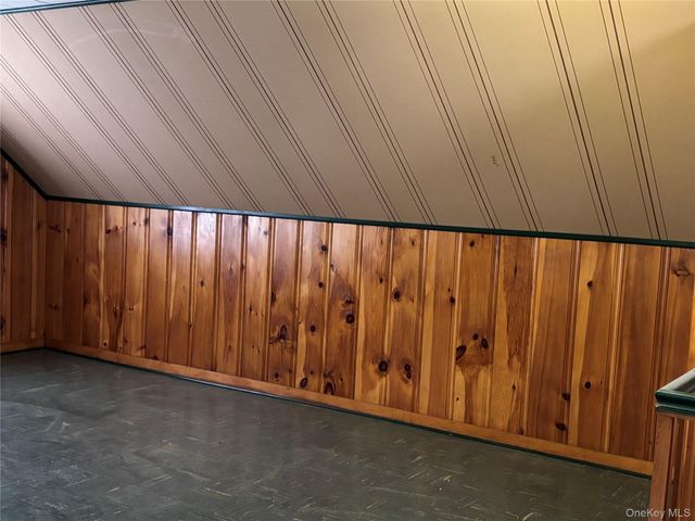 1041 Mosefan Street, Franklin Square, NY 11010