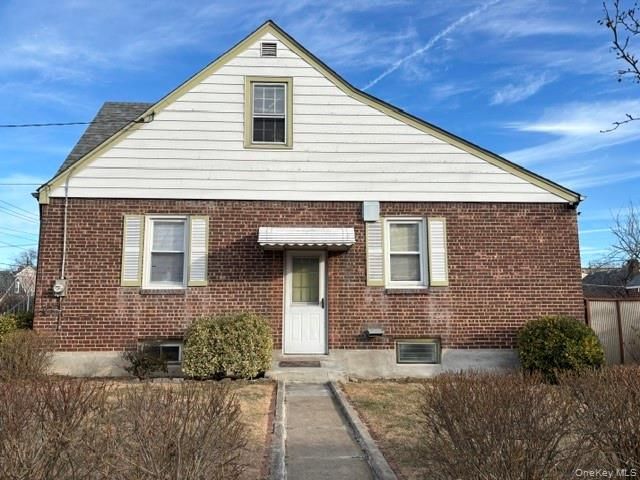 1041 Mosefan Street, Franklin Square, NY 11010