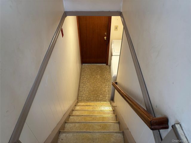 1041 Mosefan Street, Franklin Square, NY 11010