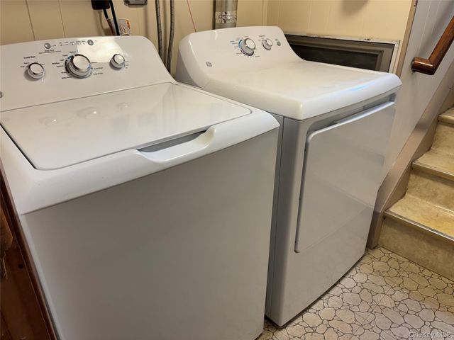 1041 Mosefan Street, Franklin Square, NY 11010