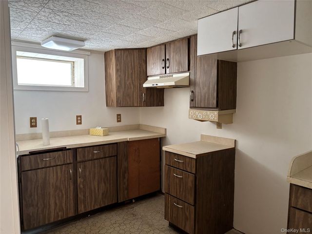 1041 Mosefan Street, Franklin Square, NY 11010