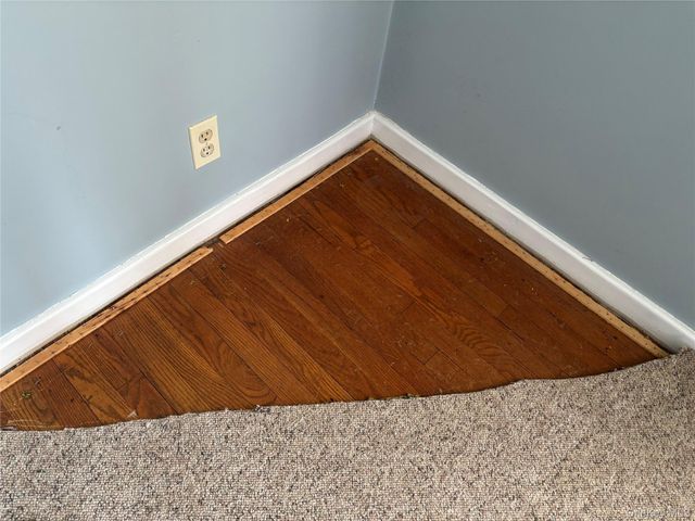 1041 Mosefan Street, Franklin Square, NY 11010