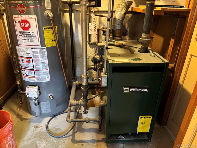 1041 Mosefan Street, Franklin Square, NY 11010