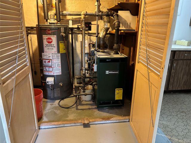 1041 Mosefan Street, Franklin Square, NY 11010