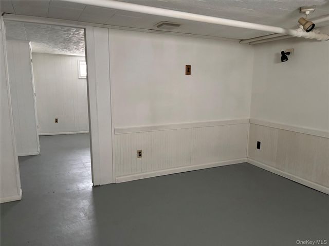 1041 Mosefan Street, Franklin Square, NY 11010