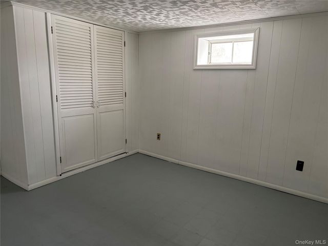 1041 Mosefan Street, Franklin Square, NY 11010