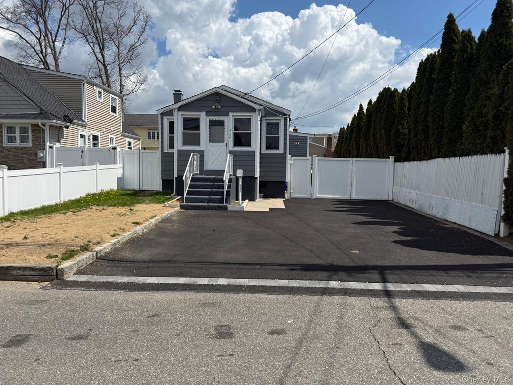 354 Beachview Street, Copiague, NY 11726