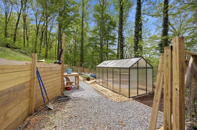 207 County Road 90, Riceville, TN 37370