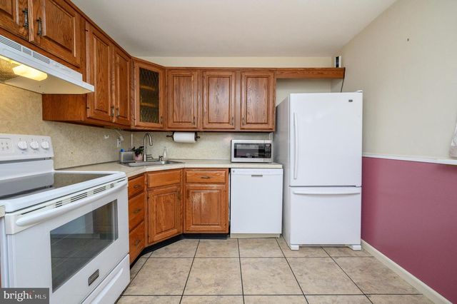 6 SUNSET DR, Voorhees, NJ 08043