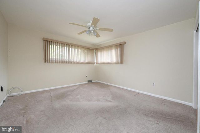 6 SUNSET DR, Voorhees, NJ 08043
