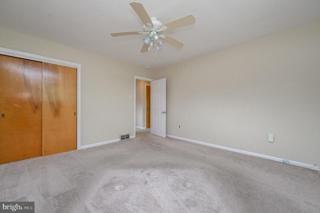 6 SUNSET DR, Voorhees, NJ 08043