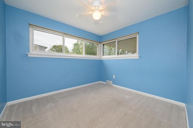 6 SUNSET DR, Voorhees, NJ 08043