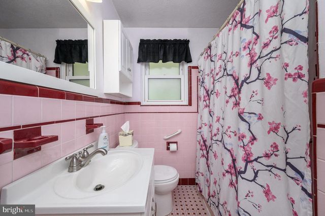 6 SUNSET DR, Voorhees, NJ 08043