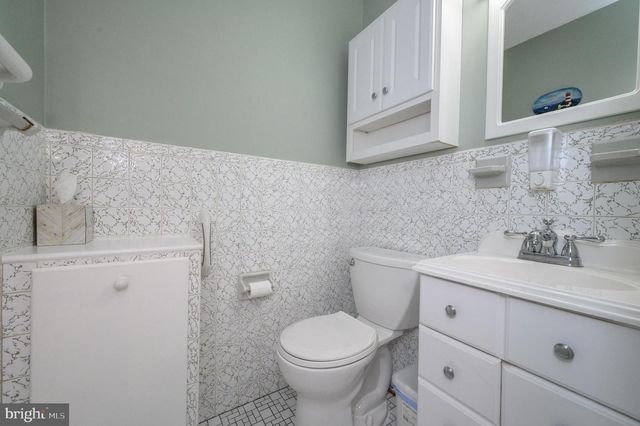 6 SUNSET DR, Voorhees, NJ 08043