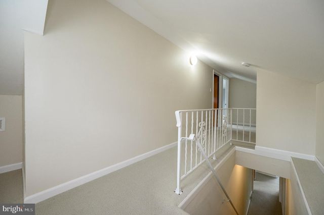 6 SUNSET DR, Voorhees, NJ 08043