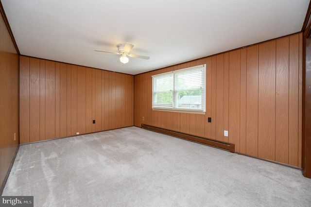 6 SUNSET DR, Voorhees, NJ 08043