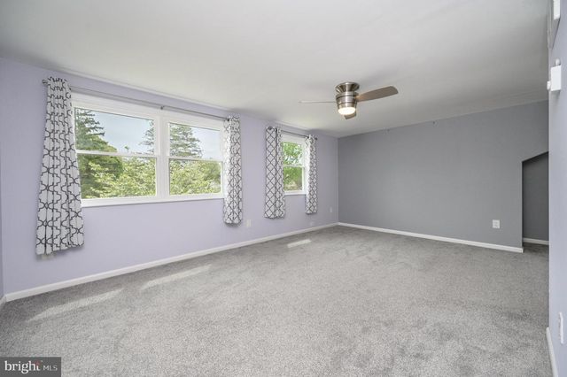 6 SUNSET DR, Voorhees, NJ 08043