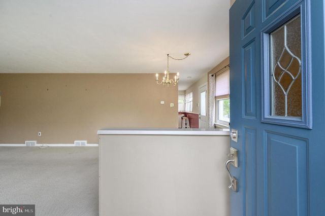 6 SUNSET DR, Voorhees, NJ 08043
