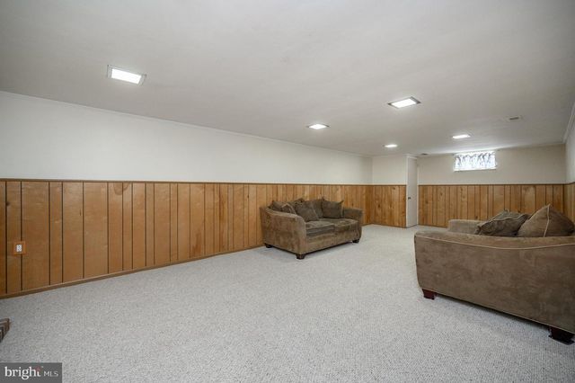 6 SUNSET DR, Voorhees, NJ 08043