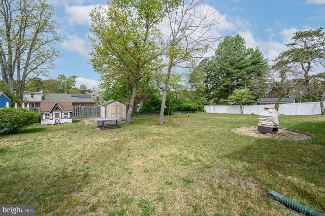6 SUNSET DR, Voorhees, NJ 08043