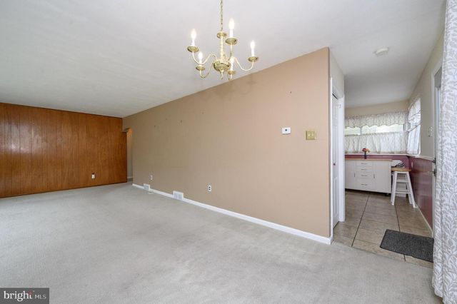 6 SUNSET DR, Voorhees, NJ 08043