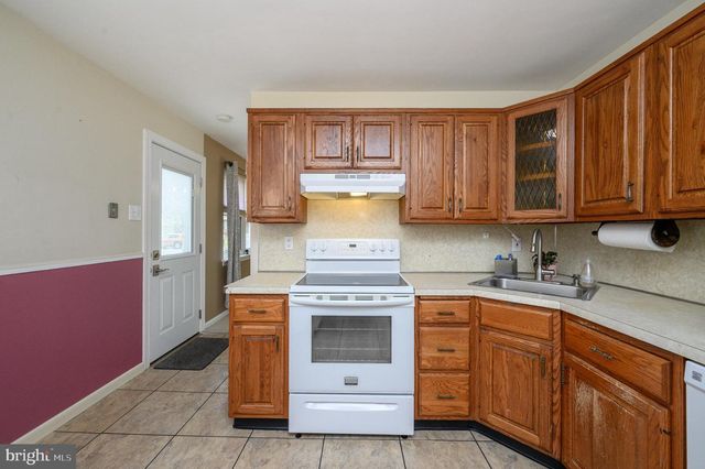 6 SUNSET DR, Voorhees, NJ 08043