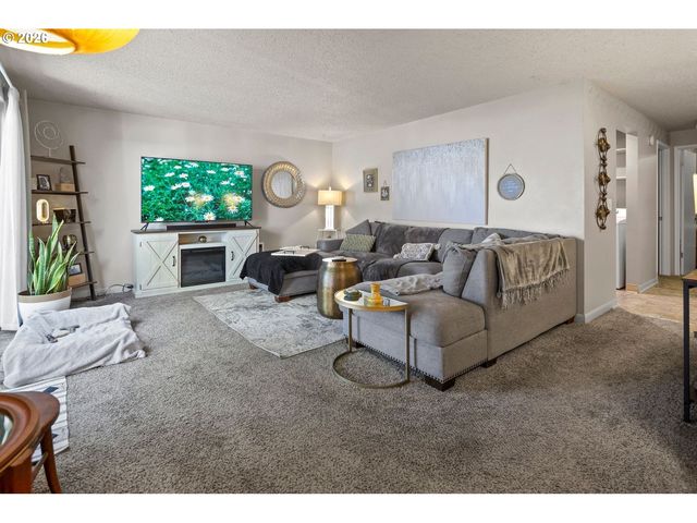 555 HARTKE Loop, Oregon City, OR 97045