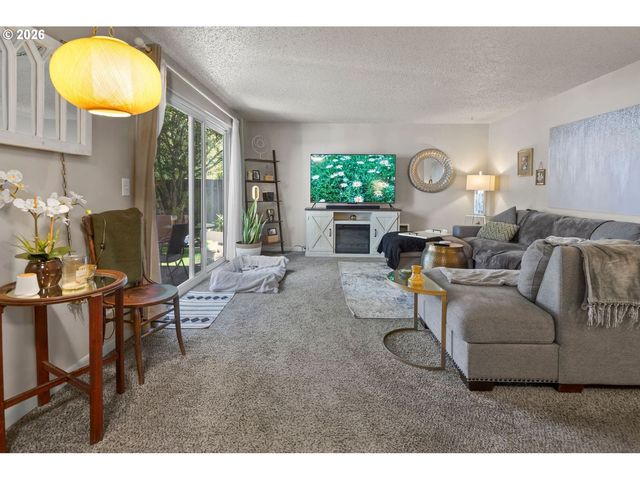 555 HARTKE Loop, Oregon City, OR 97045