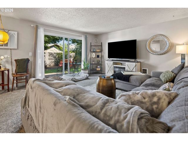 555 HARTKE Loop, Oregon City, OR 97045