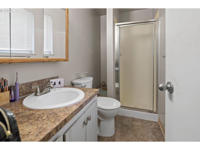 555 HARTKE Loop, Oregon City, OR 97045