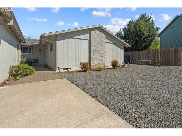 555 HARTKE Loop, Oregon City, OR 97045