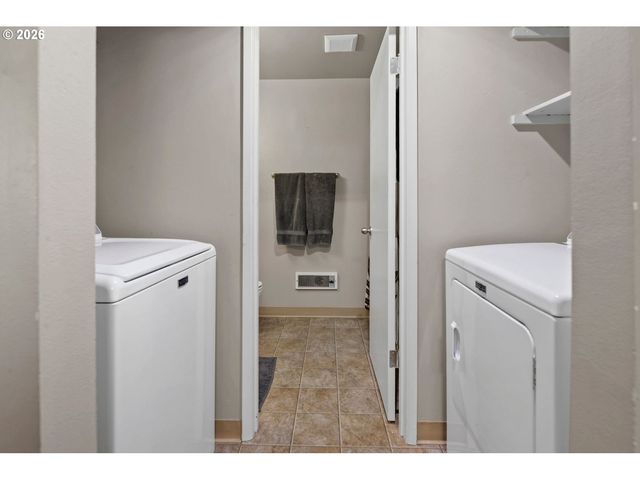 555 HARTKE Loop, Oregon City, OR 97045